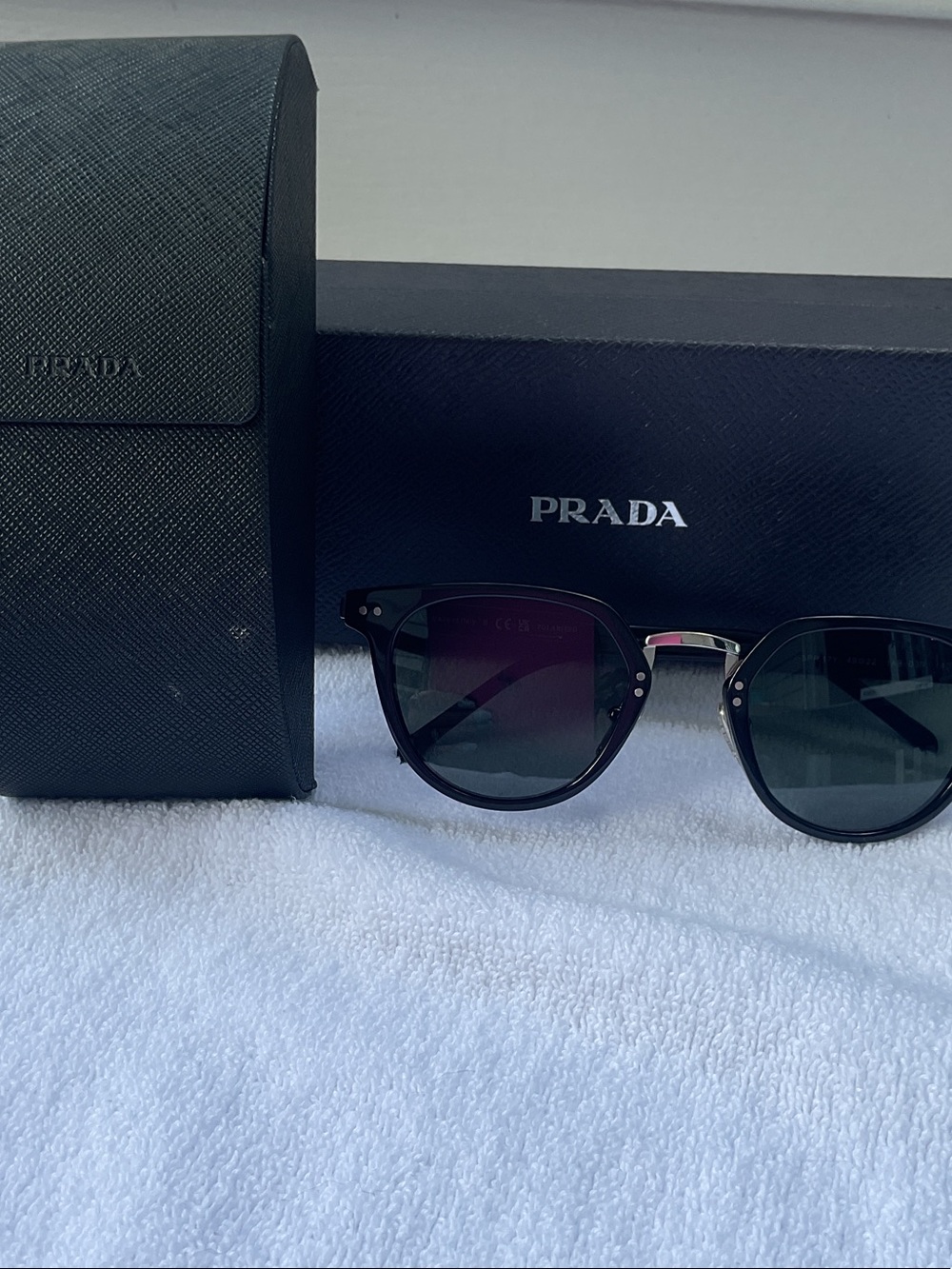 Prada Black Gradient Lens Cat-Eye Sunglasses 😎